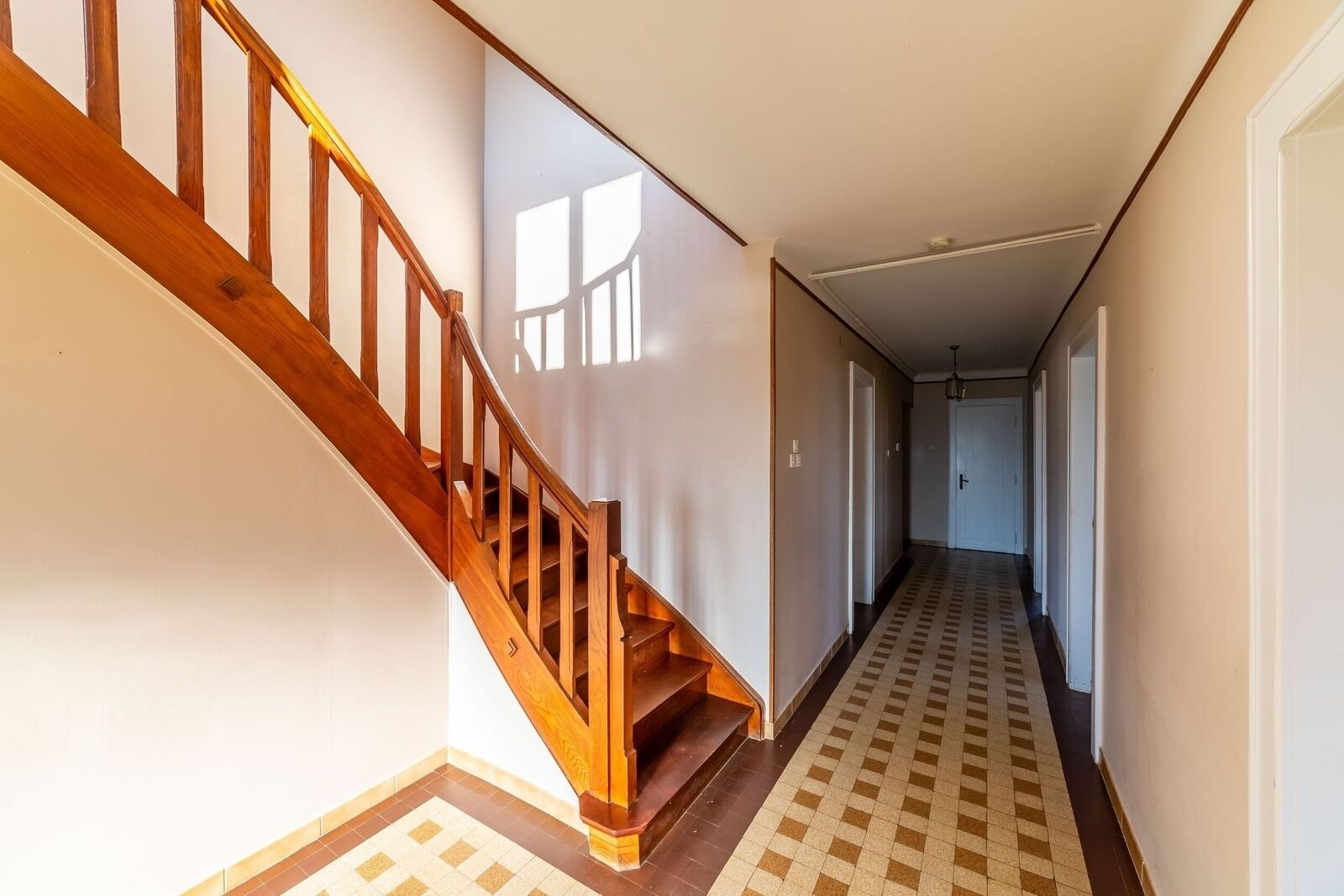 Grande Propriété au milieu des champs ! - Maison dégagement couloir