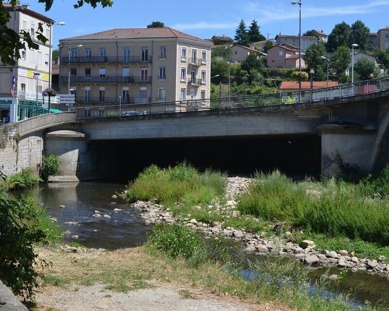 Immeuble 3 t3 à rénover  - total 155 m² - 1200x680 la tranchee couverte du gier