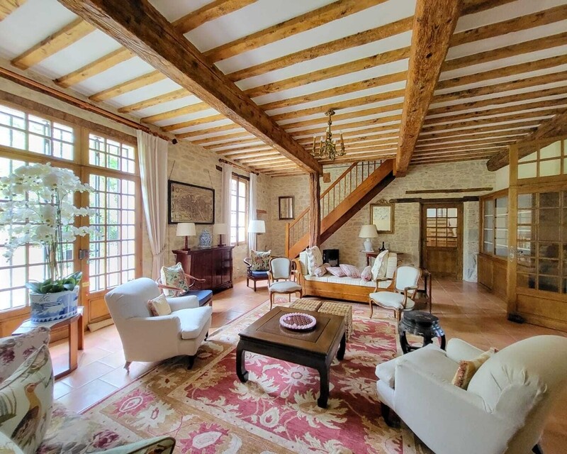 Domaine de charme. Piscine chauffée. Maison climatisé. Vaste jardin. - Sejour