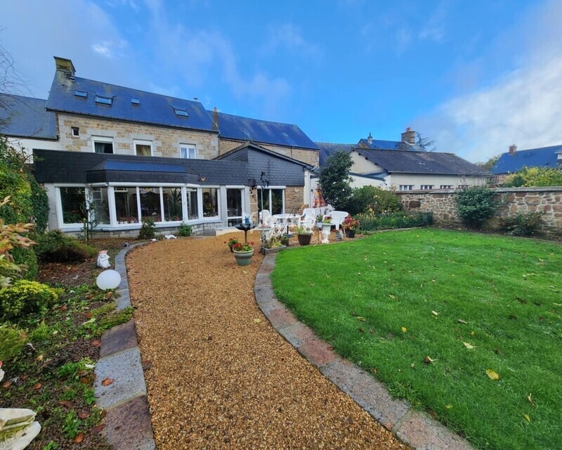 Maison avec du cachet dans le bourg - 08d1ffc6-5384-4c93-9e07-e4a122711882