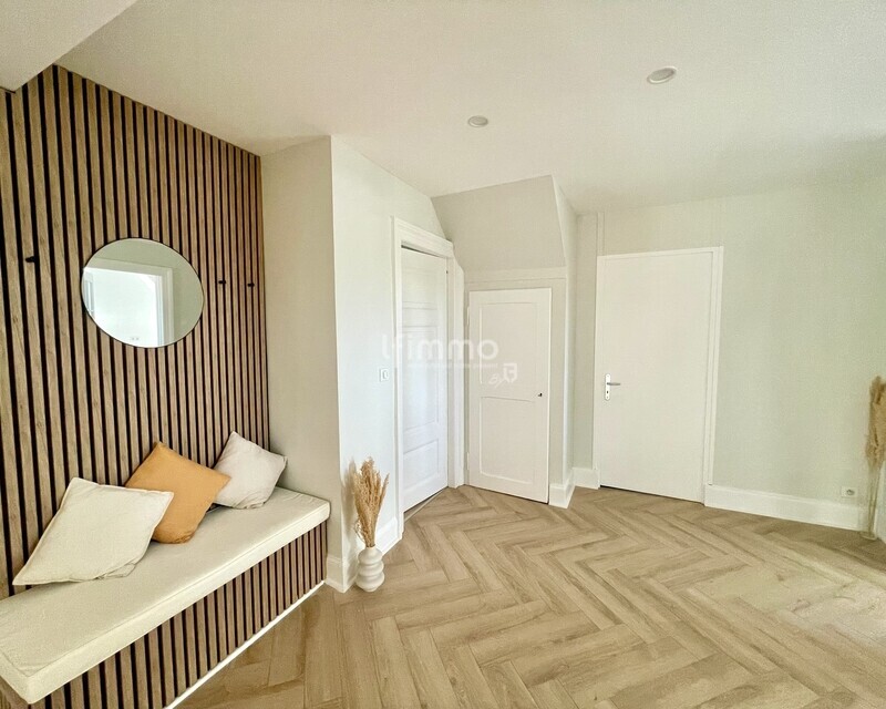 Appartement unique au dernier étage d'une maison de maître - Dégagement 2