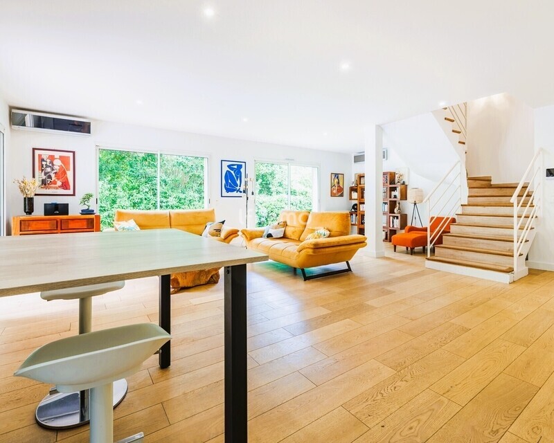 13012 / Maison / Piscine / Jardin /  Garage - Phsalon3