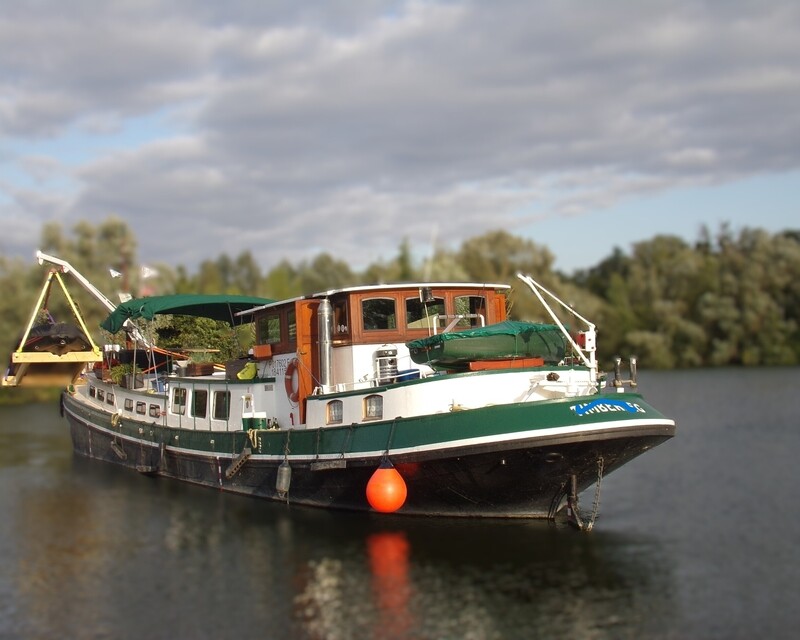 Bateau de plaisance atypique - Vue extérieur