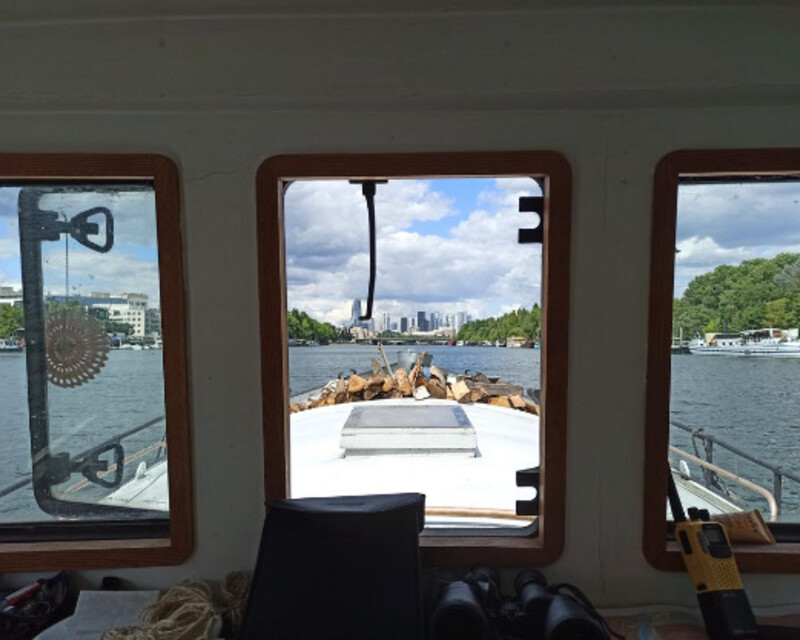 Bateau de plaisance  - Vue sur le pic