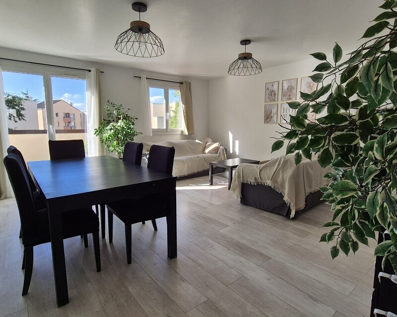 Bel appartement de 4 pièces avec un balcon - Sejour 1