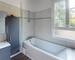 Maison familiale avec grange et vaste terrain  - Maison-familiale-bathroom