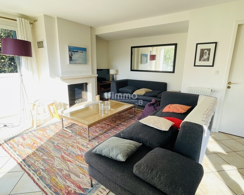 Belle villa avec 5 chambres, au calme, jardin 765 m² - séjour avec salon salle à manger cheminée