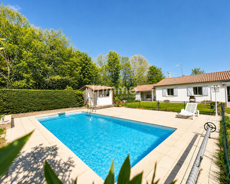 Maison  au calme avec piscine - 24700 Montpon Ménesterol - Piscine
