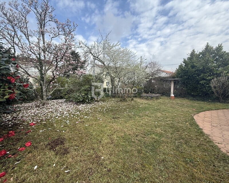 Maison avec garage et jardin au calme - Img 8839