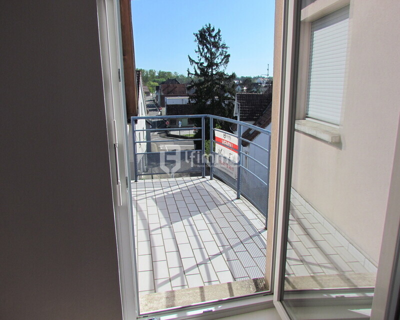 F2 avec balcon, garage et parking - Img 2859