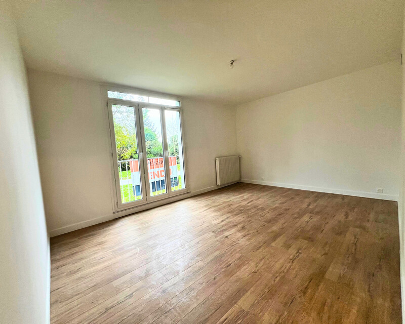 Beau 3 pièces, 2 chambres , parking et cave  - Salon 2 