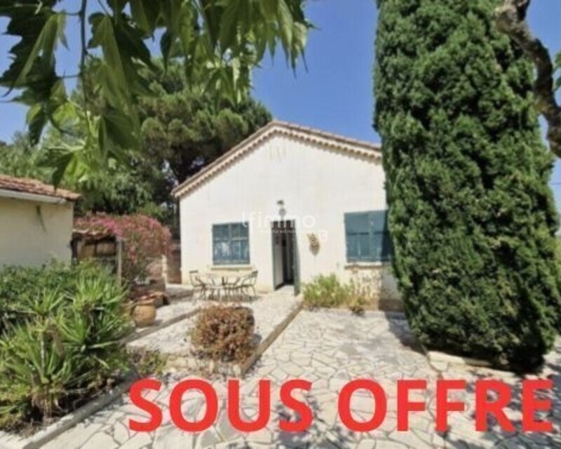 Hyères-propriété à rénover avec maison et annexes en zone agricole  - Sous offre