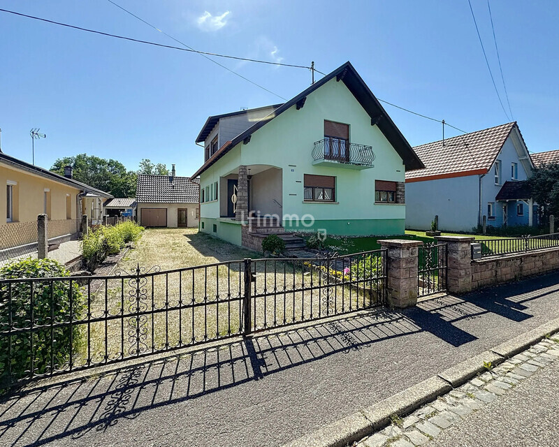 Maison 6 Pièces Lumineuse - 154m² avec Jardin à rénover - Photo devant