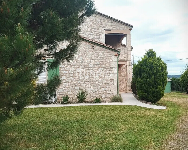 Maison contemporaine proche centre ville - Ia generated 1792679169