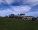 Maison Bourgeoise sur 1 hectare avec dépendances - L'ensemble immobilier vu du fond du jardin qui se prolonge par des champs et des bois...