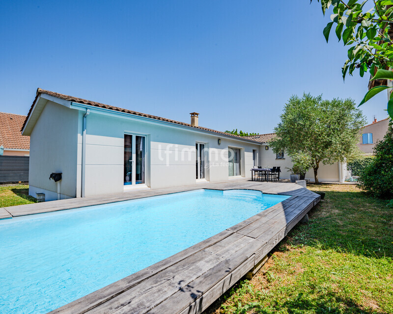 Maison individuelle de plain-pied avec garage et piscine - 26-0563-cl-0041