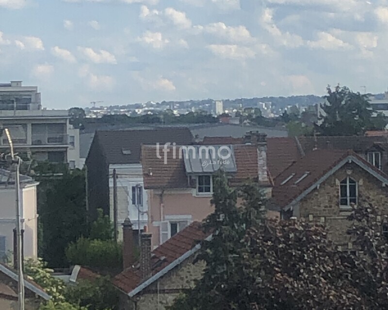Appartement atypique - Vue loggia  img 5947