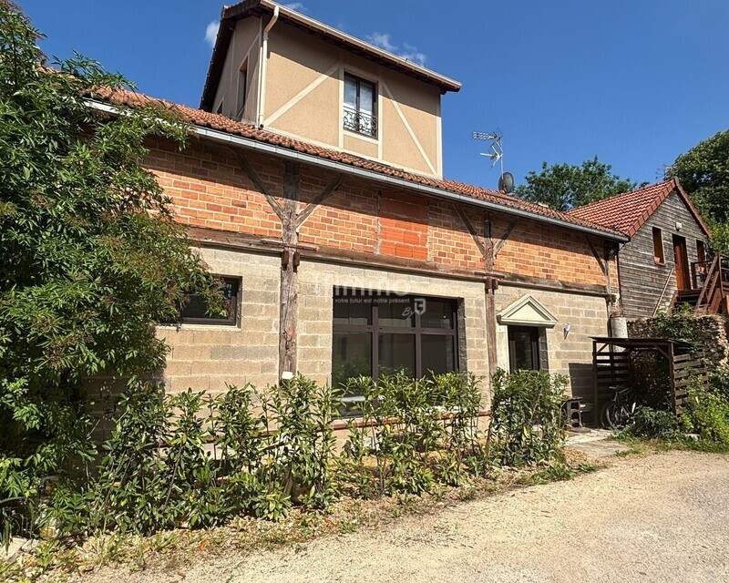 Maison spacieuse, pleine de charme en centre-ville de Chartres - Whatsapp image 2025-06-18 at 10.05.15  1 