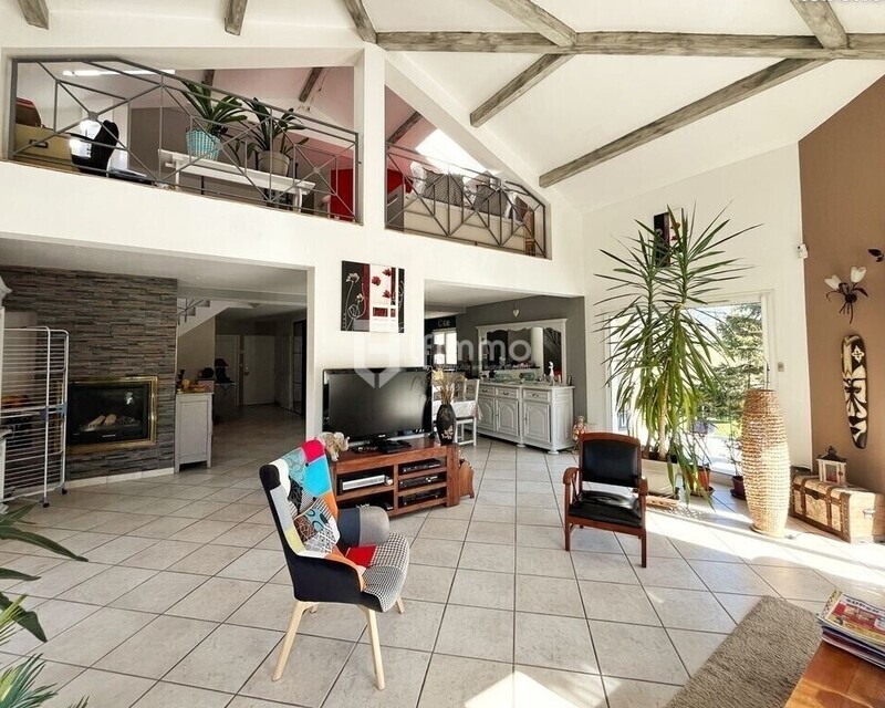 Superbe villa 180 m² 4 ch  jardin + piscine - Grand séjour