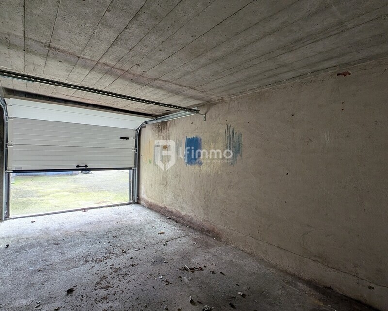garage dans résidence sécurisé  - Pxl 20250501 081839369.mp