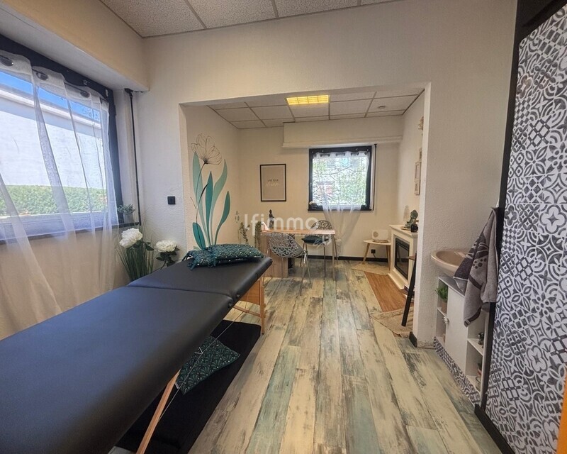 À vendre – Bureau fonctionnel et lumineux à Kunheim ! - Local professionnel vu depuis l'entrée