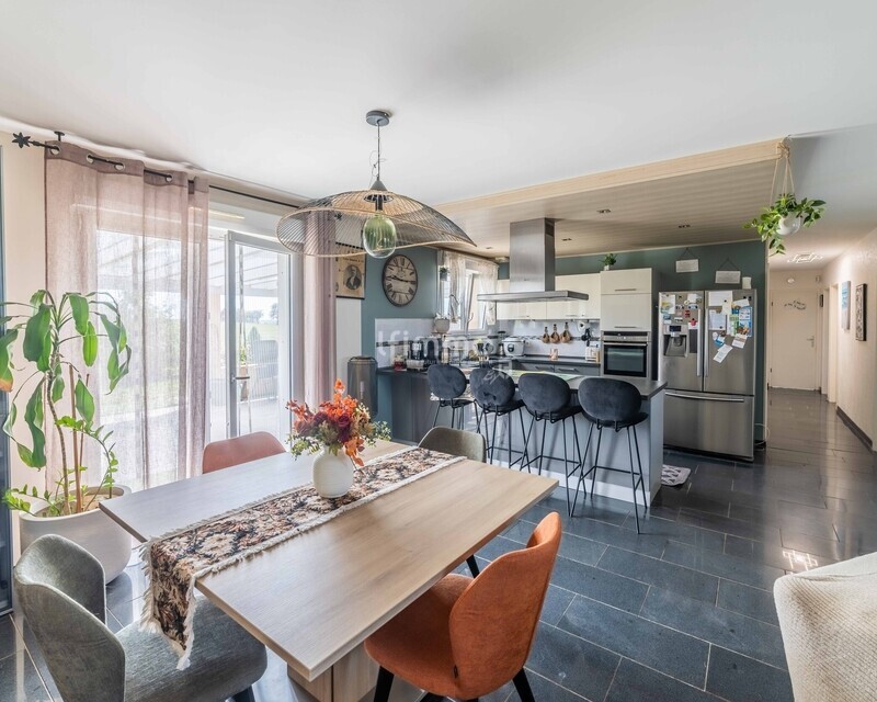 Maison individuelle avec prestations énergétiques, au calme - Séjour, cuisine équipée