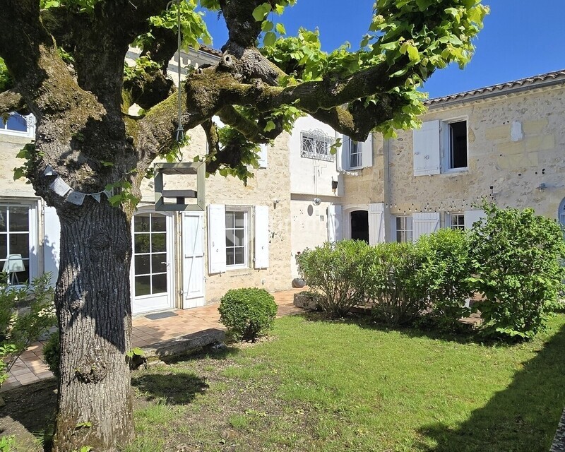 Maison en pierres de caractère - 20250425 113007