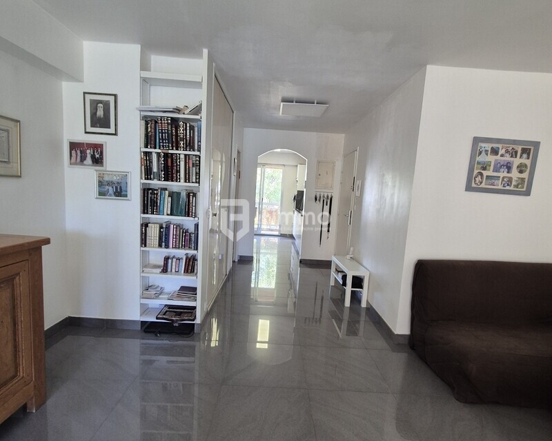 T4 98M2 Bd Paul Claudel 10ème - 20250430 142844