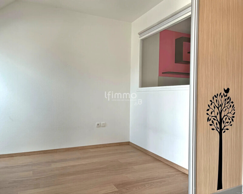 Bel attique quartier des maraîchers - Ia generated 1763461434