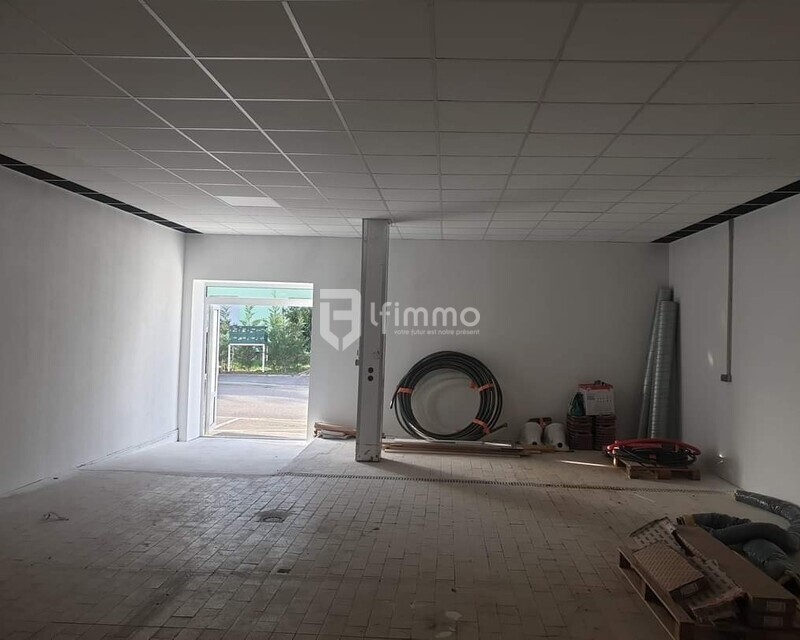 Local commercial 82 m² - Photo 2