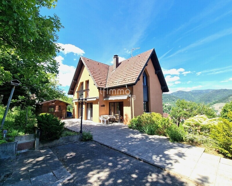Belle villa d'architecte avec vue et fort potentiel - 01
