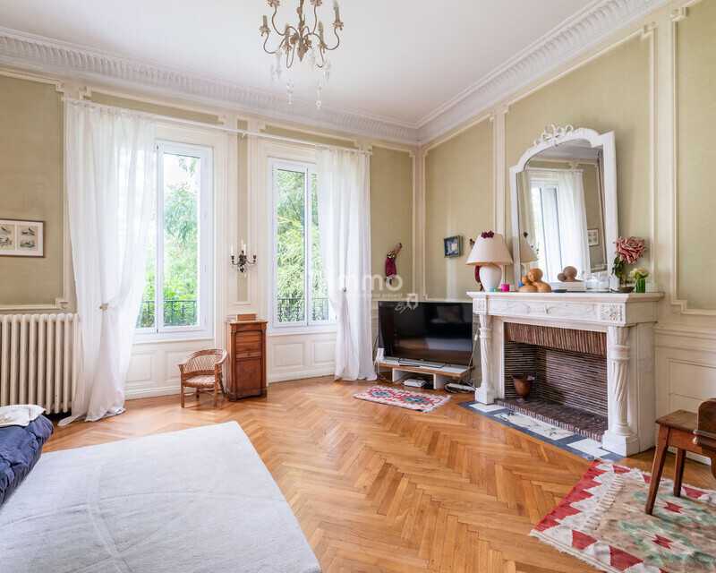 Maison de caractère 350 m² + dépendance jardin 1133 m² - Pilat 09