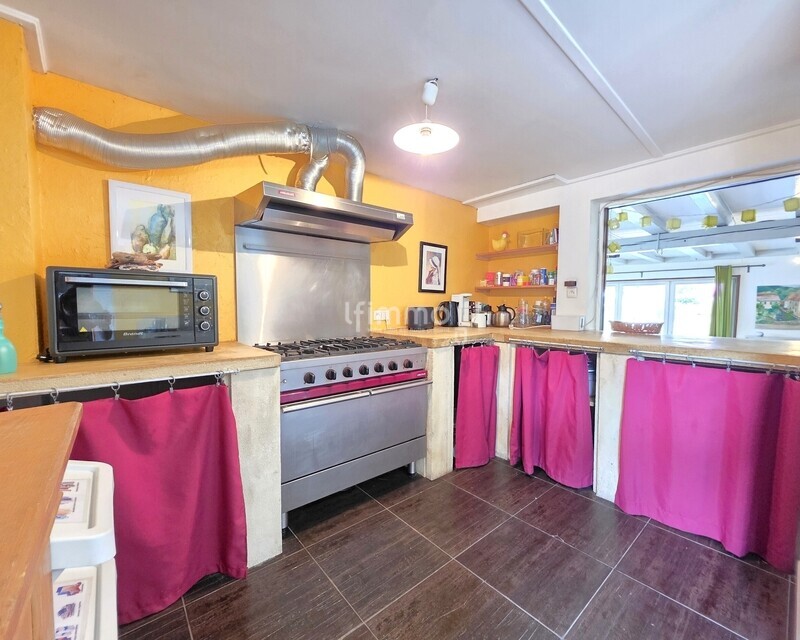 Ancienne scierie réhabilitée – 500 m² habitables et terrain de 13 ares - cuisine grand gite