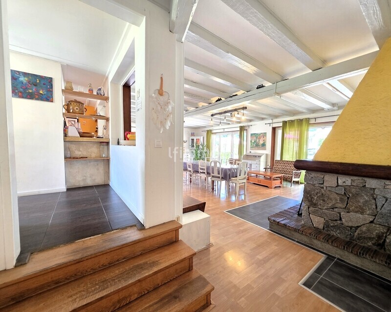 Ancienne scierie réhabilitée – 500 m² habitables et terrain de 13 ares - cuisine - salle à manger grand gite