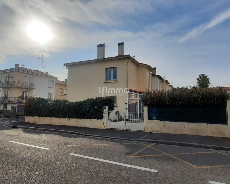 Maison 3 faces avec extérieur et garage - Img 20250317 230021  1   6 