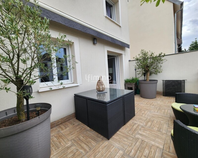 Maison avec jardin arboré  - 700c75ca-ae6f-48e7-82cf-75e32b3290a5