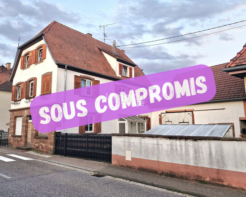 *** Sous Compromis *** Spacieuse maison à fort potentiel - Sous offre