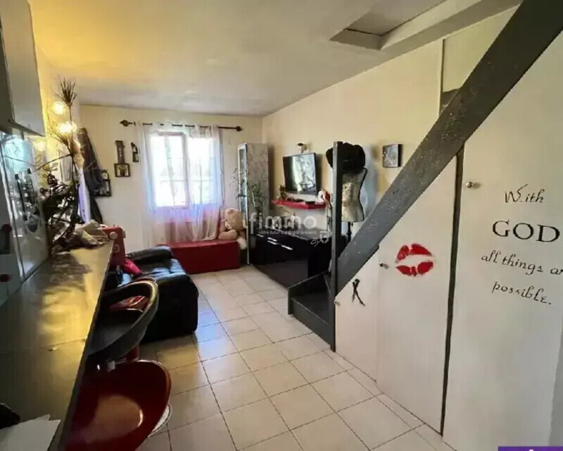 Appartement atypique à vendre à claye-Souilly  - Salon  + sejour