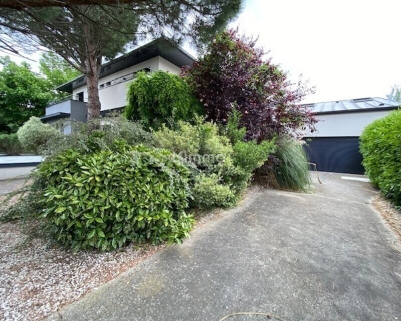 Maison d'architecte 410m2 et Bureau sur un terrain de 885m2 - Maison et bureau