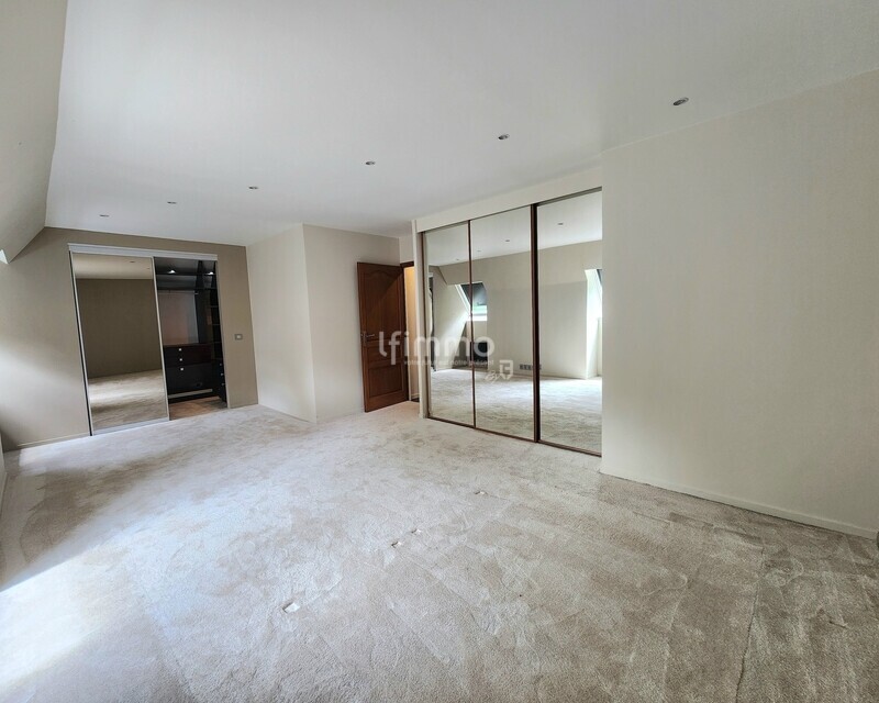 Duplex avec un bel extérieur - 20250715 135457
