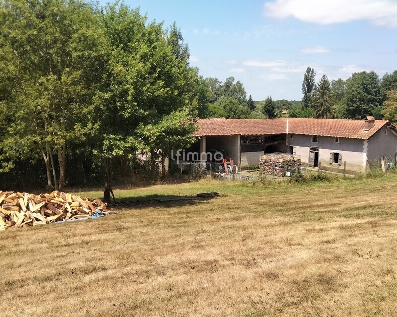 Corps de ferme sur 6335 m² de terrain - vue extérieur
