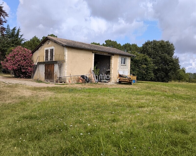 Chai de 230 m2 à rénover sur une parcelle de plus de 2 500m2 - Image chai en pierre beychac