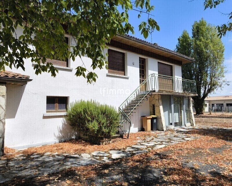 Maison de 200 m2 - F66057f1-2a30-425f-a237-978e767ac6af-m