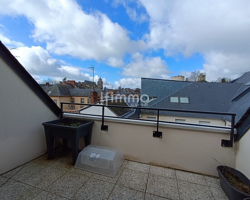 Gisors centre grand T2 65 m² dernier étage avec ascenseur et parking - Balcon