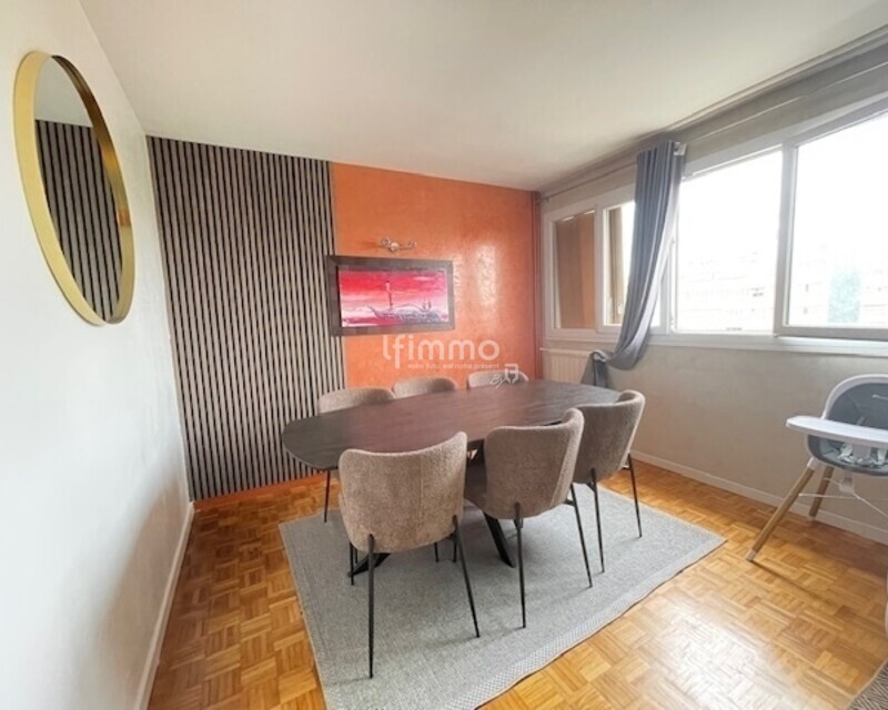 Investissement locatif à Neuilly Sur Marne - Appart T4 de 68 m2 - - Salon