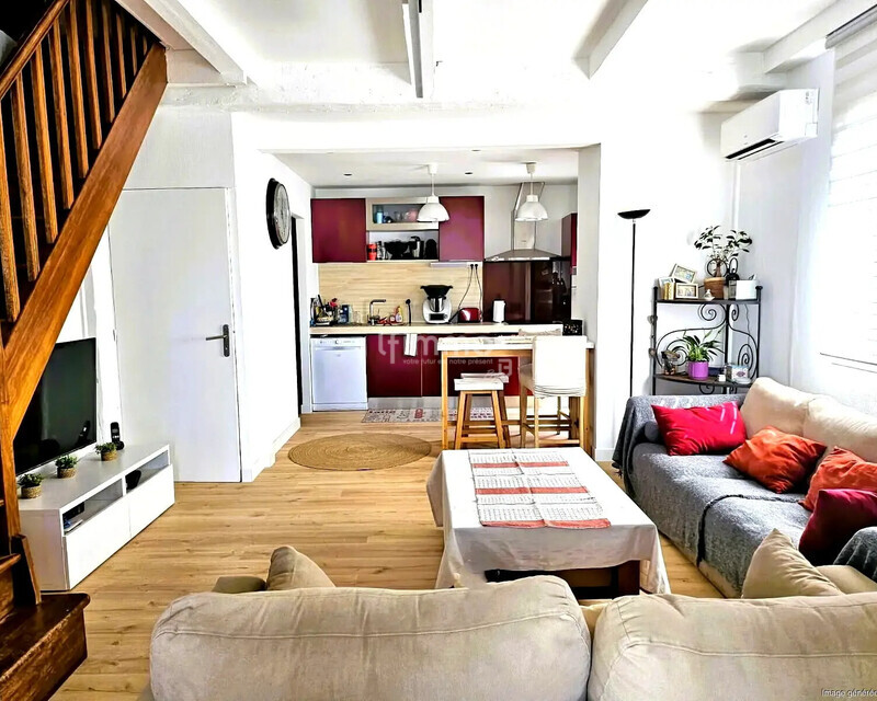 Limitrophe 12ème 4ème / Maison / Extérieur - Ia generated 1759686847