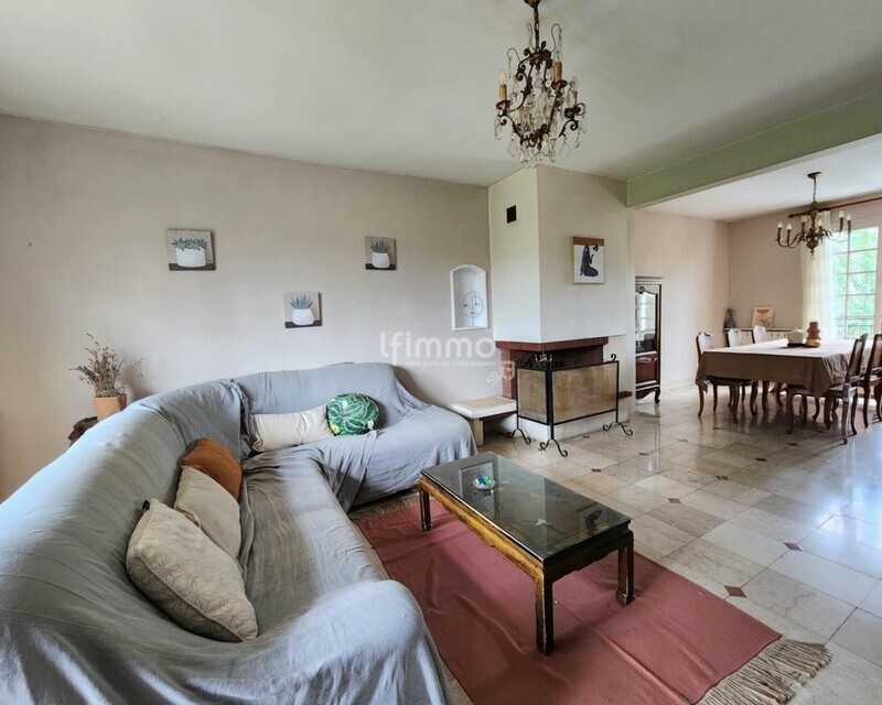 Maison et quartier familial - 2d2d8879-4e41-4fcf-aa9d-2fa5edd244bc