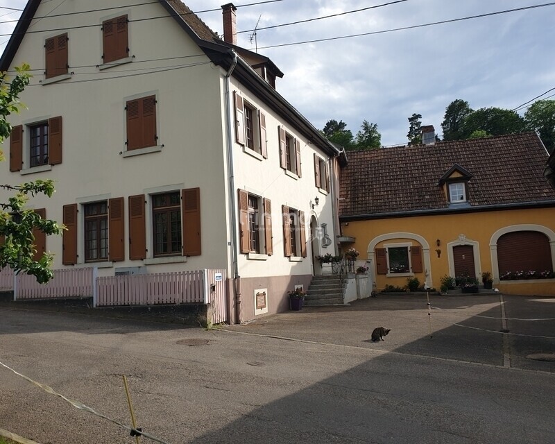 Ensemble immobilier.  - Face