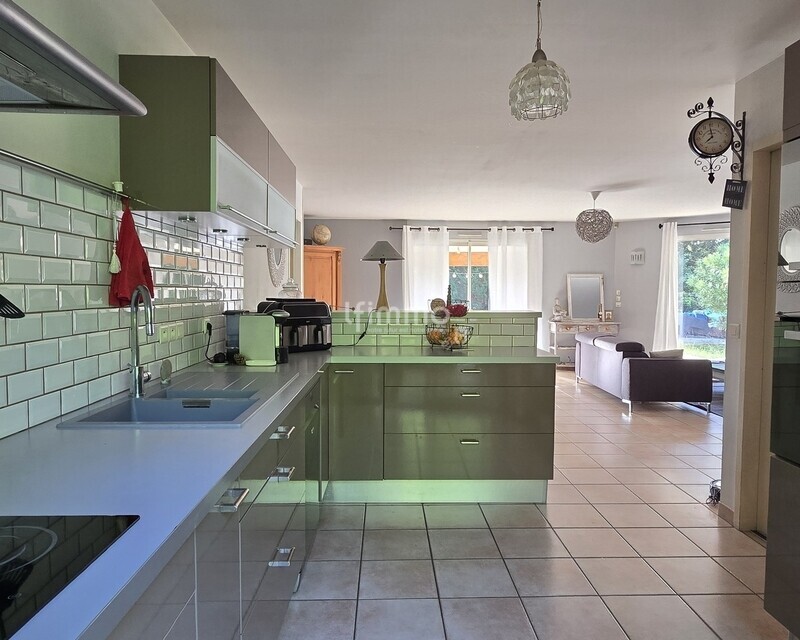 Maison avec piscine et dépendance - 20250905 093226