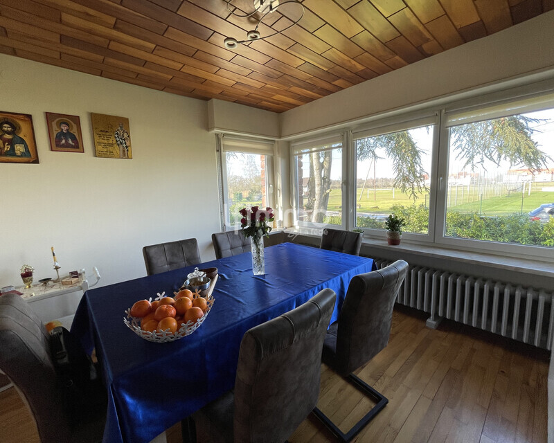 Maison plain-pied sur terrain de 9  ares - Salle à manger